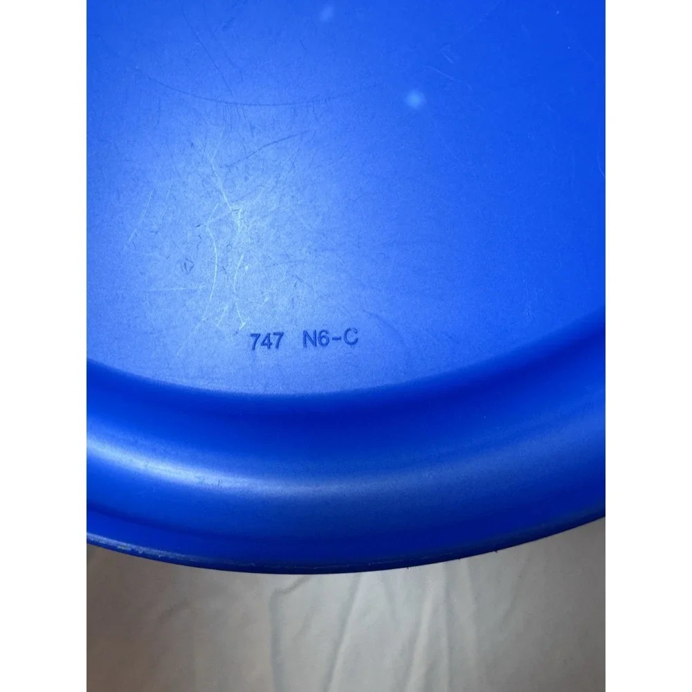 2X Sterilite 747 N6-C Replacement Lids Only Blue Round 9